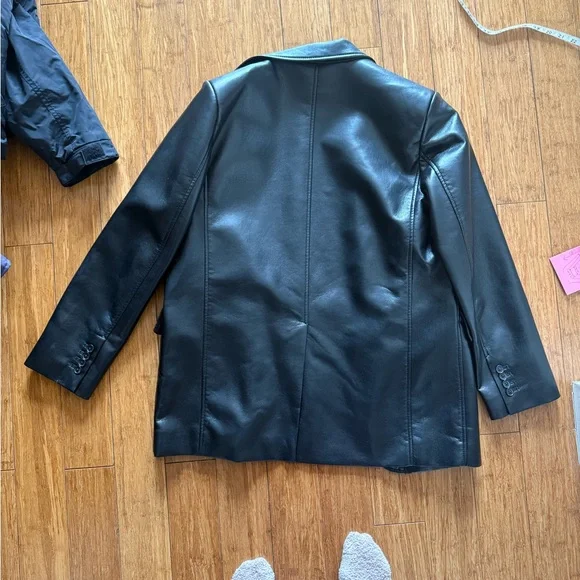 Babaton New Agency Vegan Leather Blazer - Picture 4 of 6